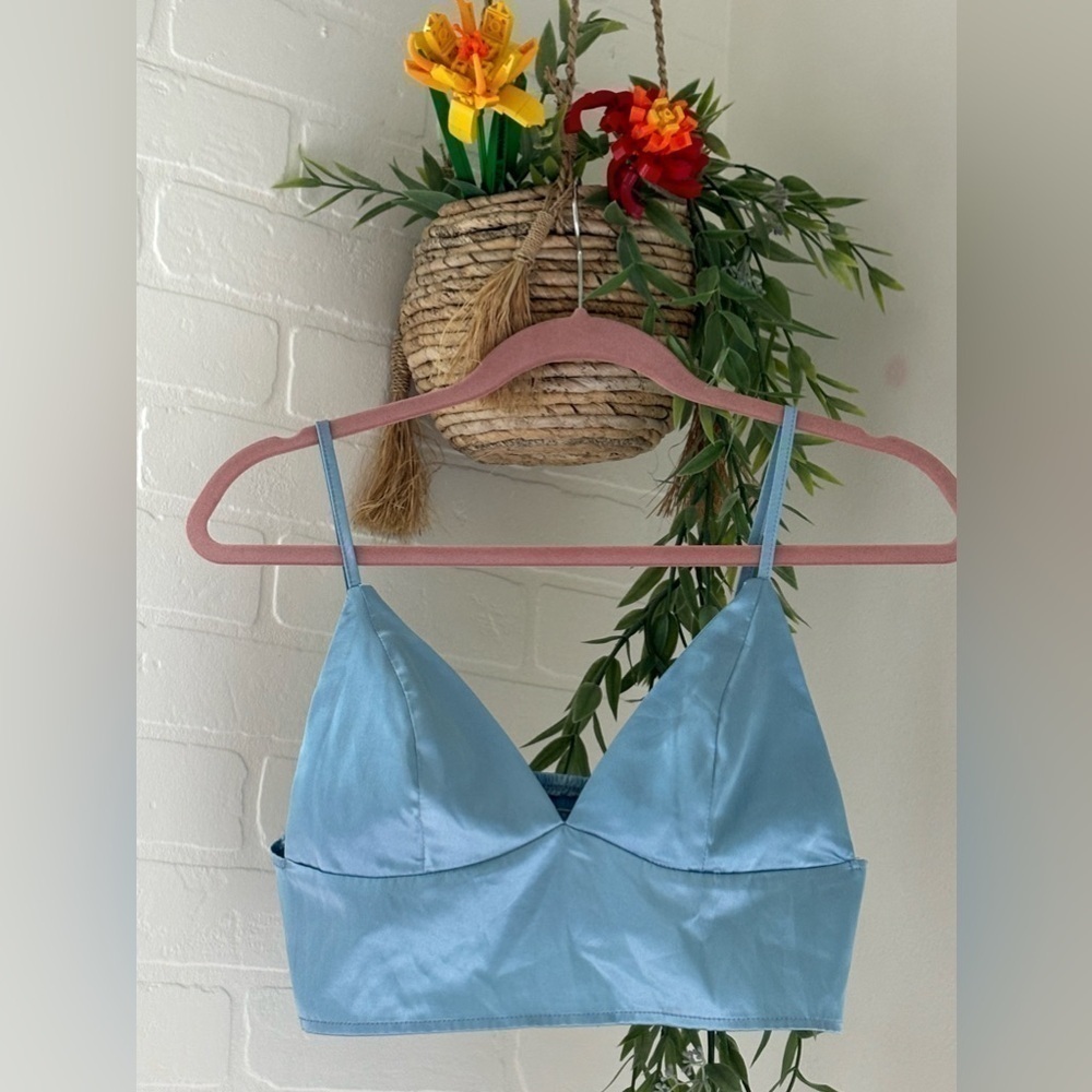 Bralette in Silky Blue Women’s Size Med. Adjustable straps and elastic back.